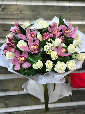 Букет цветов из: Розы и Хризантемы в Колчаново