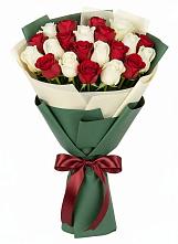 Букет Микс из красных и белых роз в Колчаново
