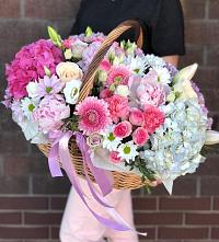 Композиция солнечный день в Колчаново Цветочная композиция из Розы, Хризантемы, Пионы и Лизиантусы в корзине в Колчаново