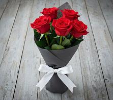 Букет 5 Красных роз Эдлесс Лав в Колчаново